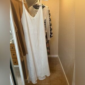 Elegant White Sleeveless Dress